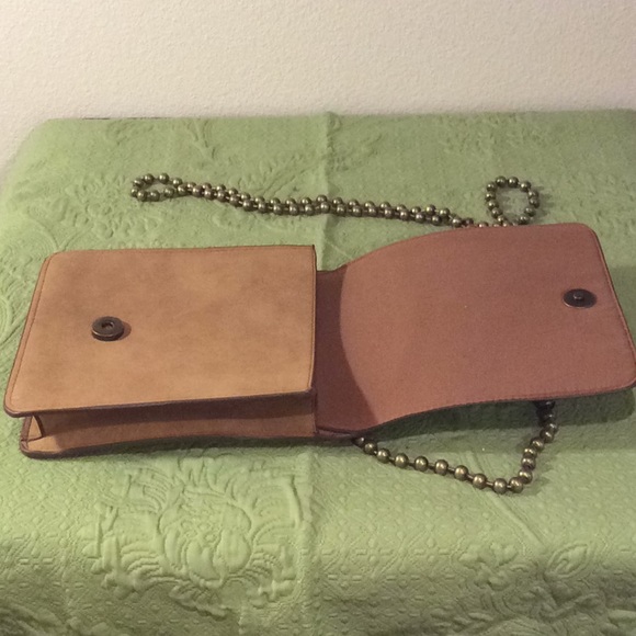 2 GUC Cross Body Purses MAKE ME AN OFFER! - Picture 4 of 8